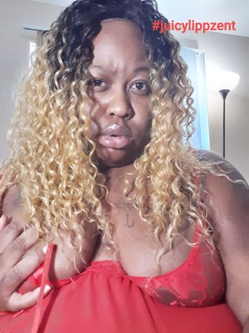 nude juicylippztwo doing bbw