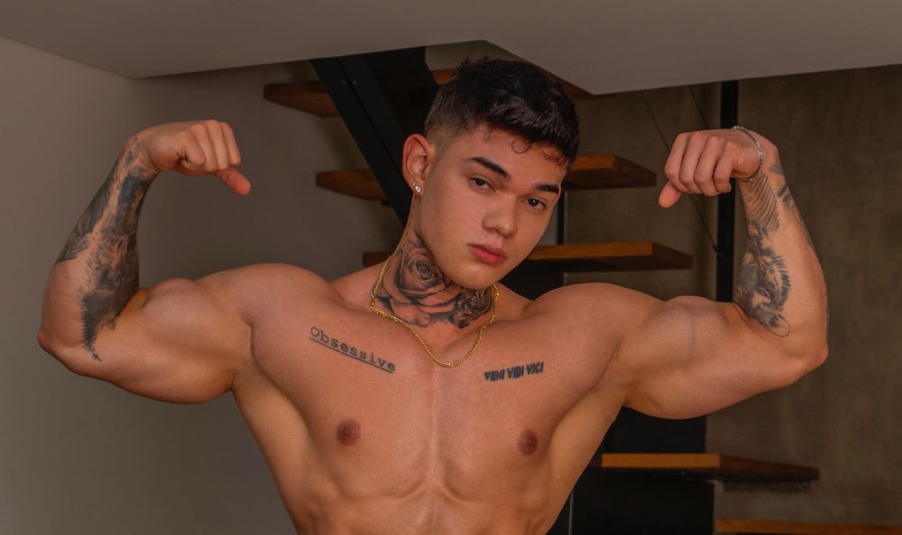 justin_clark01 OnlyFans doing messaging