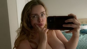 nude kae.leo recording big tits selfie