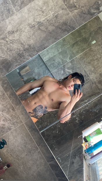 nude kaiyuu showing asian selfie