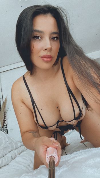 nude karen_brunette showing brunette selfie