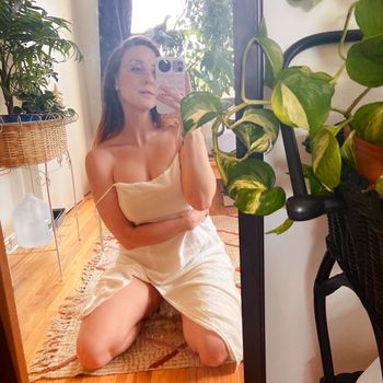 nude karikeone doing 18 or 19 selfie