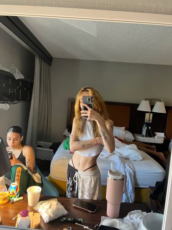 nude karsyngrayy California selfie