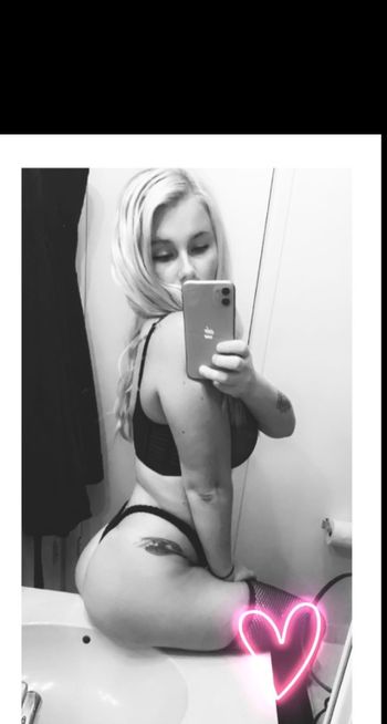 kathryn14 OnlyFans submissive selfie