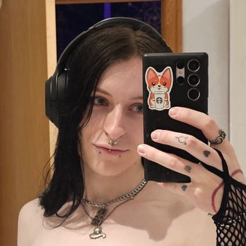 nude kayzecutie showing cfnm selfie