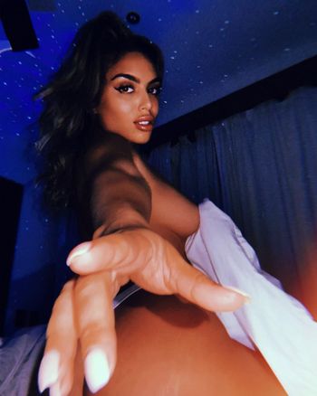 nude kbe143 leaking latina selfie