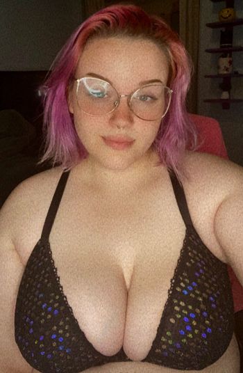 nude kennadyjo doing small tits selfie