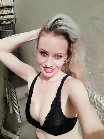 nude kerry_ann_goddamn showing femdom selfie