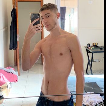 nude kevin_petros doing male selfie