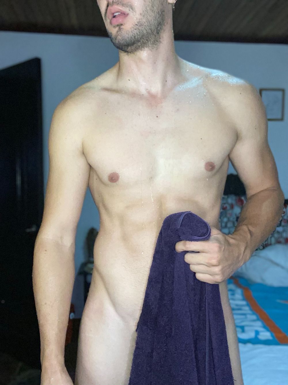 kevmm OnlyFans showing model