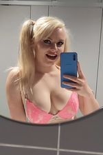 nude khaleesichi latina selfie