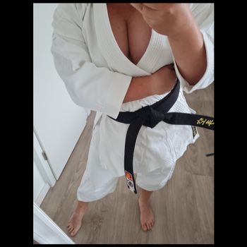 nude kicking_carina showing germany selfie