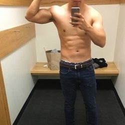 nude kingraycashx1 doing male selfie