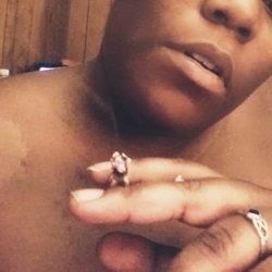 nude kingviimbi leaking latina selfie