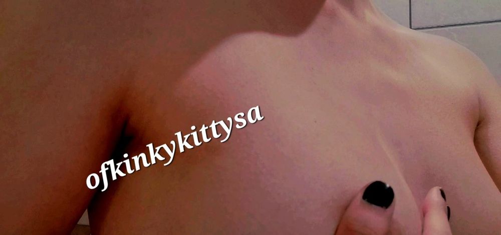 kinkykittysa OnlyFans doing streamer