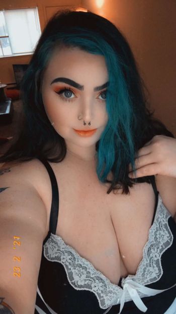 nude kitty-katxo showing fetish selfie