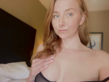 nude klar_arose submissive selfie