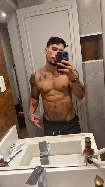 nude kleberalvarenga showing latina selfie