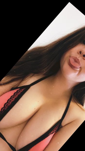 nude kortney.violet posting latina selfie