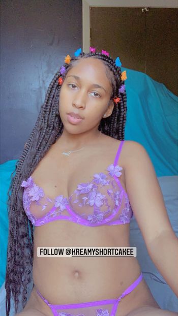 nude kreamyshortcake posting ebony