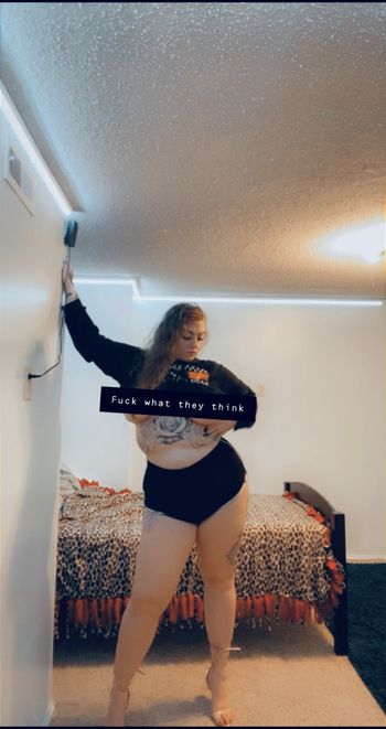 krosea1 OnlyFans slut