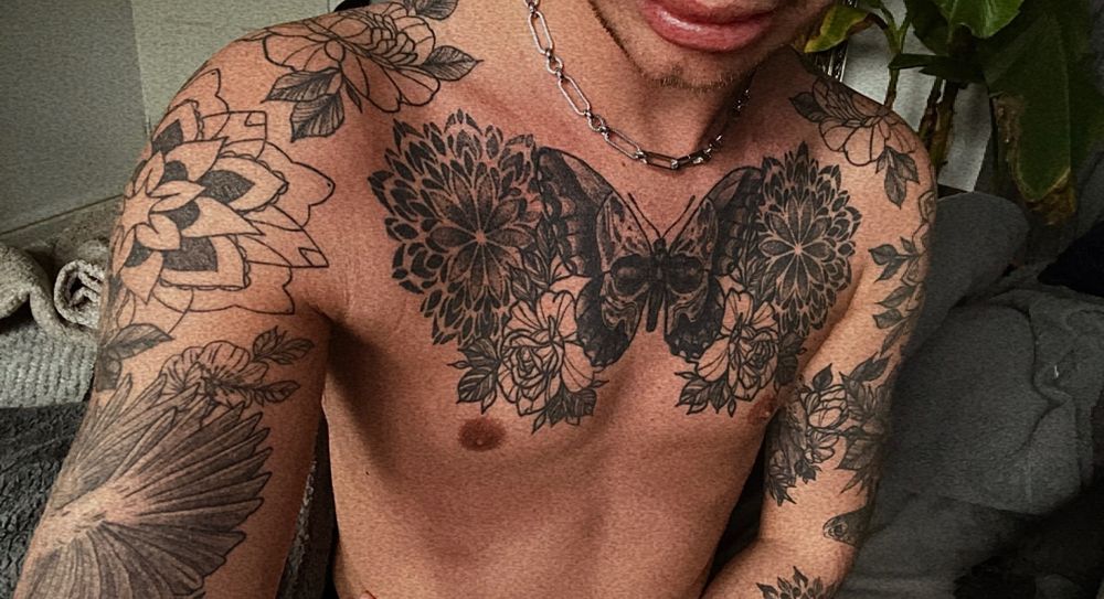 kylemoorexo OnlyFans posting messaging