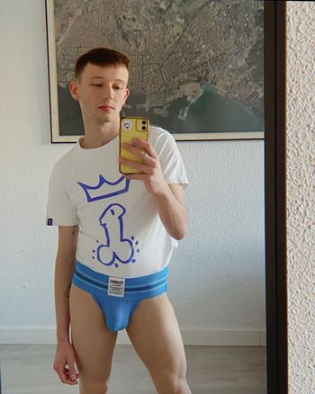 nude kyxxxza showing male selfie