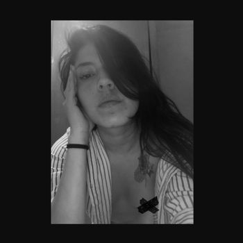 nude la_santadiablaa posting latina