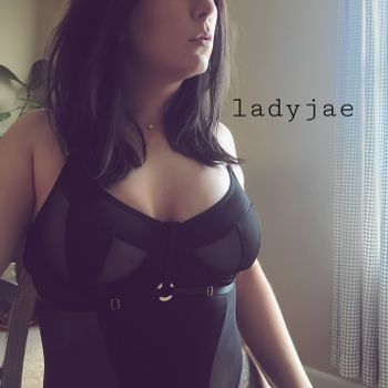 nude ladyjae showing nude selfie