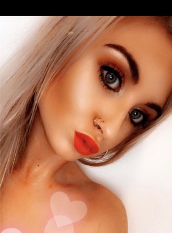 nude lani_lou_xox showing united kingdom selfie