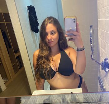 nude lara_23 posting latina selfie