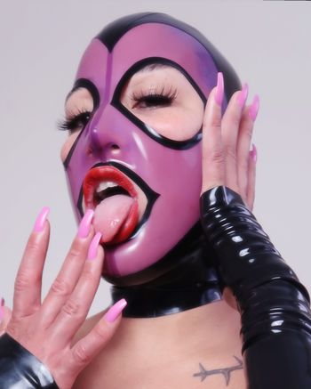 nude latexgomita recording custom content