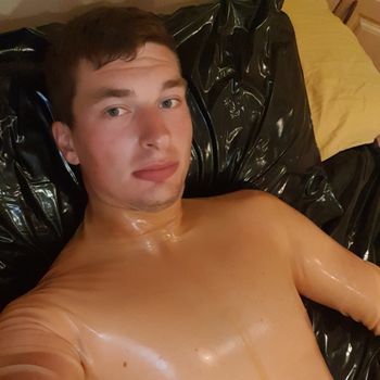 nude latextom latex