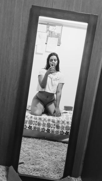 latinlucypsyfree OnlyFans nude selfie