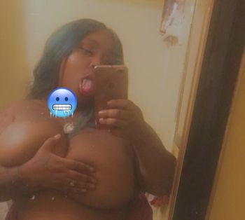 nude lauryn9919 showing bbw selfie