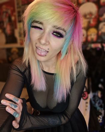 nude lazykittyx posting petite selfie