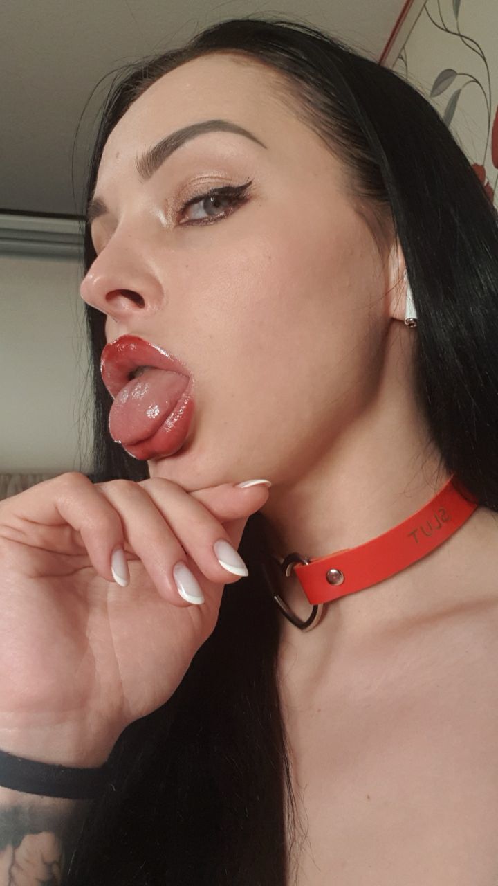 lecherous_wife OnlyFans showing streamer