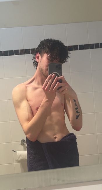 lee2001 OnlyFans nude selfie