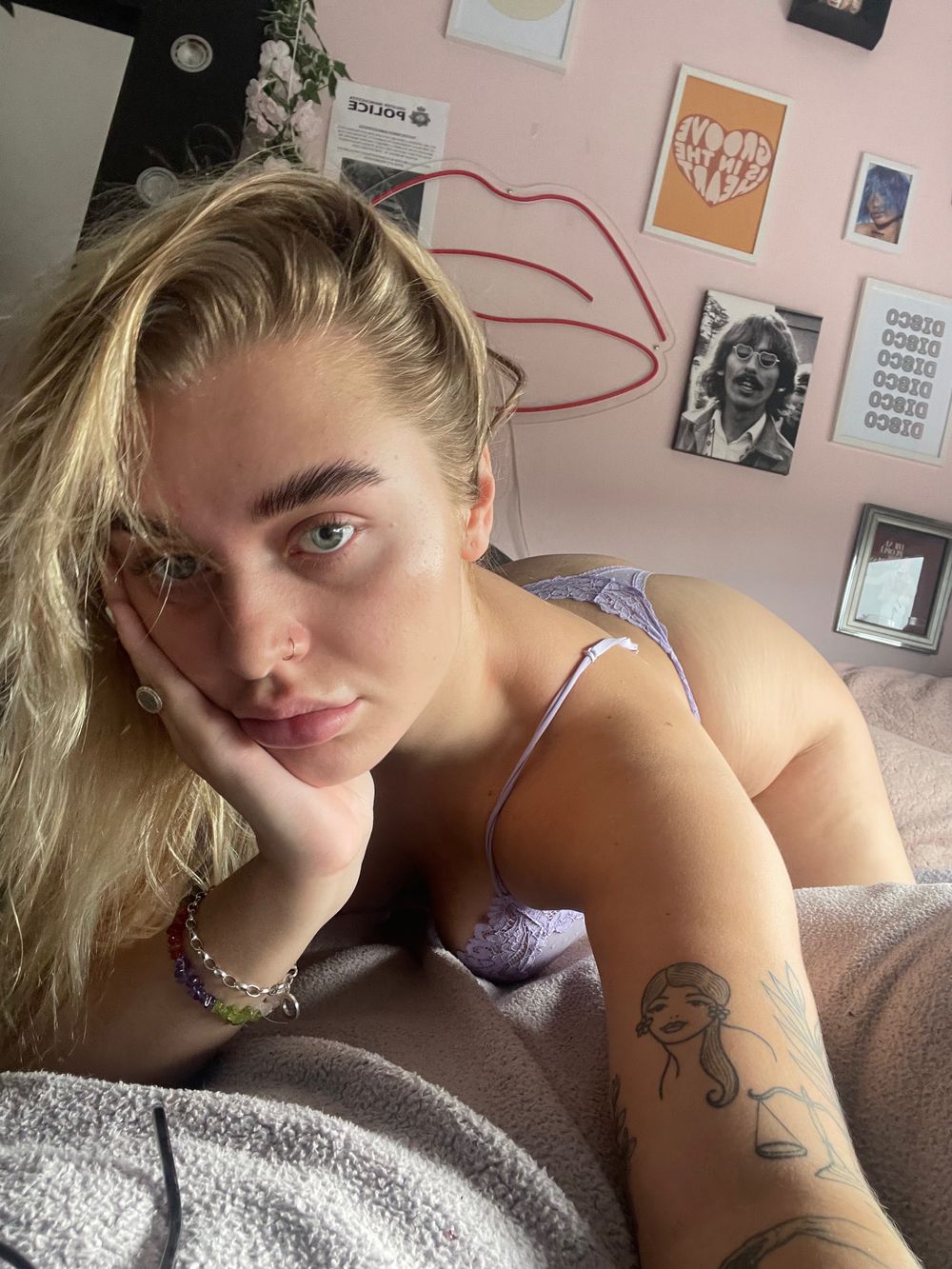 lexiowen99 OnlyFans doing latina