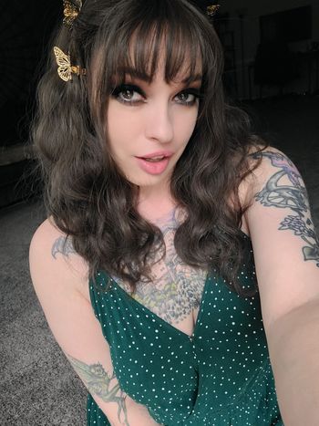 nude lilahvale doing joi selfie