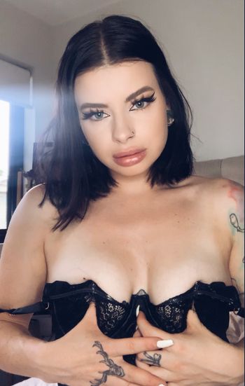 nude lilapearl posting custom content