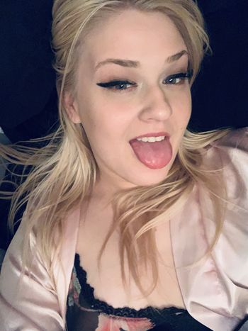 nude lilianavip recording white selfie