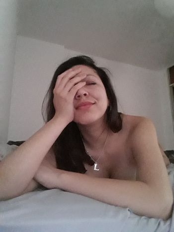 nude liliiqueen showing latina selfie