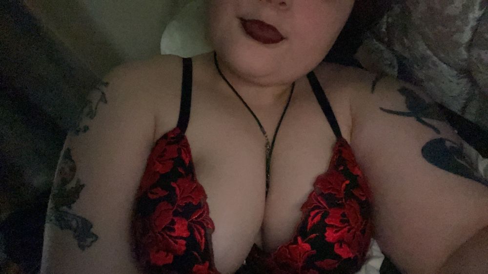 lillyanna_xoxo_xo OnlyFans doing tattoo