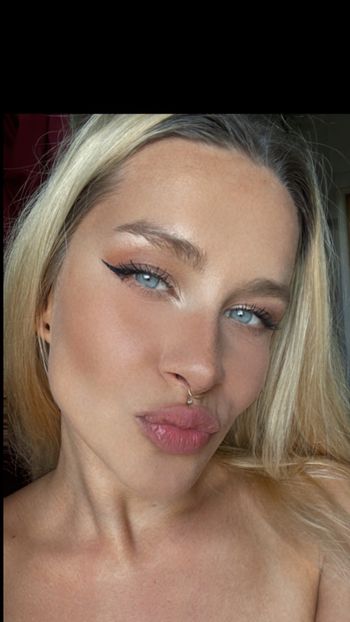 nude lilmaminka showing trans selfie