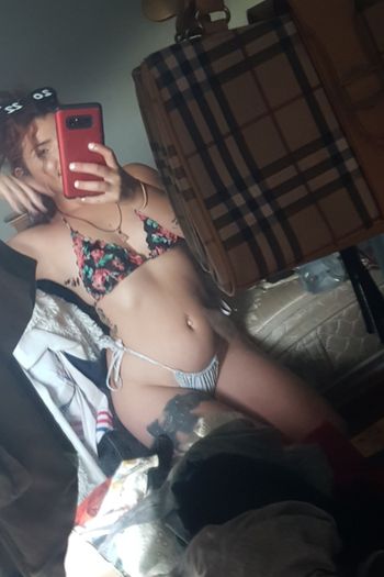 nude lilmissdrippin showing messaging selfie