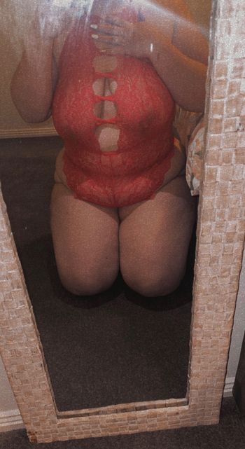 nude lilmschubby2 posting curves selfie