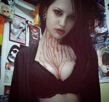 nude lilsuccubus666 posting lingerie selfie