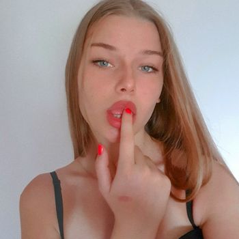 nude linamoskovska posting latina selfie