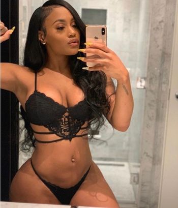 nude liragalore leaking streamer selfie